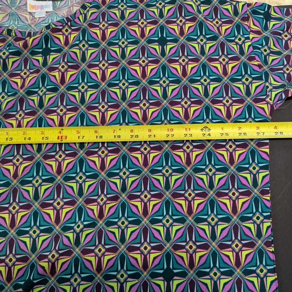Geometric Patterned Women's Top - image 4